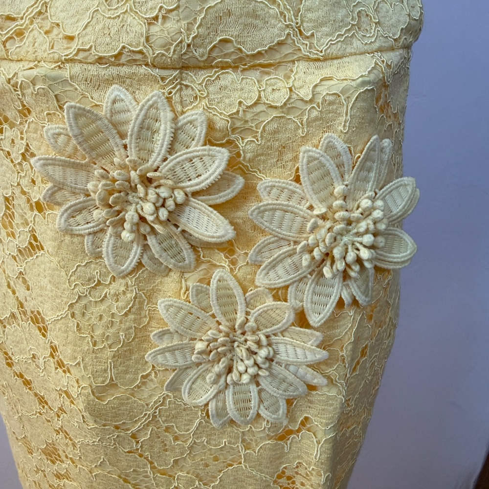 White House Black Market -size 10 - yellow appliqué v-neck sheath dress - NWT - Picture 6 of 7